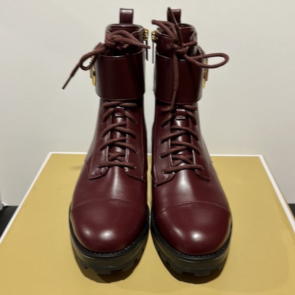 🔥🔥🔥NEW Michael Kors Tatum PU Leather Ankle Lace Up Combat Boots